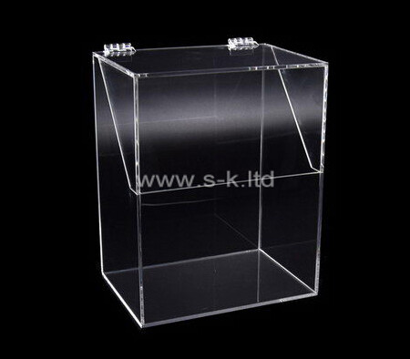 Tall storage box with lid