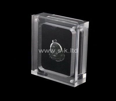 Clear acrylic pendant display case with lid