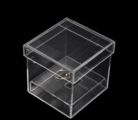 Caja expositora acrílica cuadrada a medida para alianzas