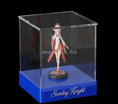 Maßgefertigte, beleuchtete Vitrine aus Acryl für Puppen