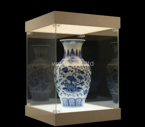 Maßgefertigte Vitrine aus Acryl-Porzellan mit Beleuchtung